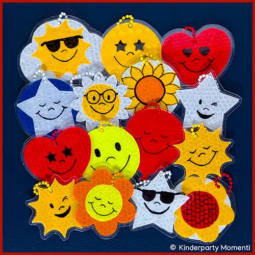 kleine bunte, selber gebastelte, reflektierende Anhänger für Taschen